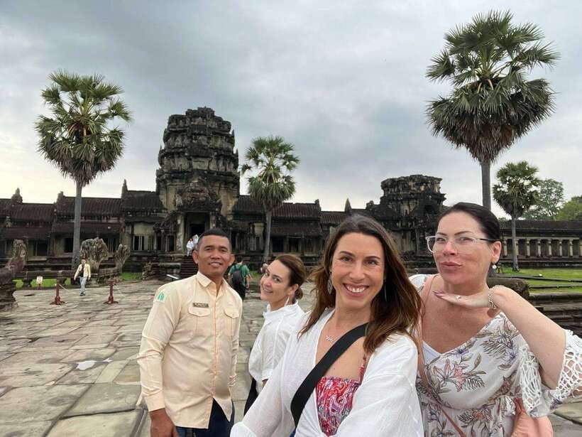 1-Day Angkor Wat Private Tour with Spanish Tour Guide. - 8:30 AM Angkor Wat, from outer galleries to mythic bas-reliefs