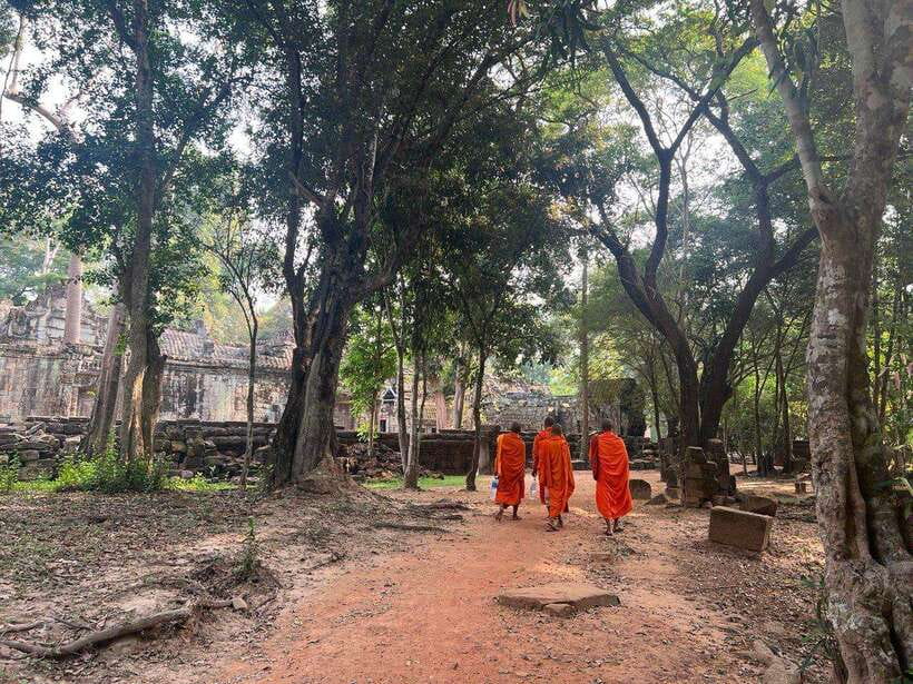 1-Day Angkor Wat Private Tour with Spanish Tour Guide. - Pickup, AC comfort, and the skip-the-line advantage