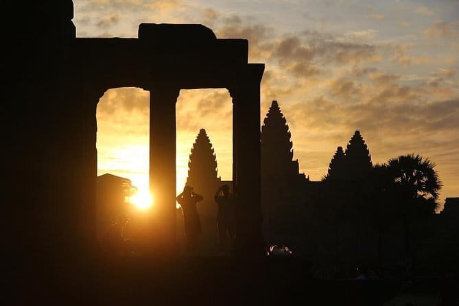 1 Day Angkor Wat with Sunrise Tour - Angkor Wat stop: what you get beyond the first glance