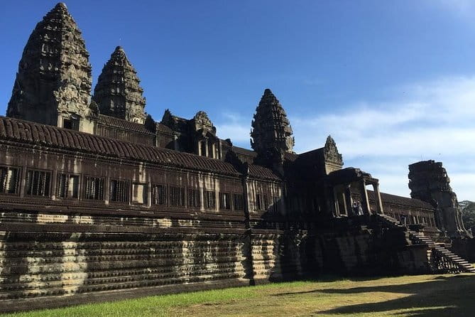 1 Day Angkor Wat with Sunrise Tour - How the flexible guide + AC vehicle help your day start strong