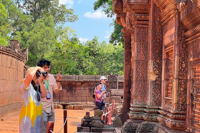 2-Day Angkor Wat Tour with Banteay Srei and Floating Village - Banteay Srei: the refined sandstone carvings that feel different