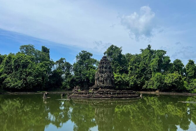 2-Day Angkor Wat Tour with Banteay Srei and Floating Village - Kampong Phluk floating village: Tonle Sap life by boat