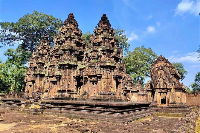 2 Day Cambodia Private Guided Tour in Angkor Temples - The Market Stop and a Small Cultural Break
