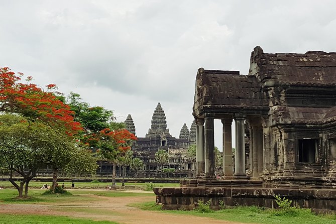 2 Day private tour: Small tour, Big tour, sunrise and sunset,floating village. - Angkor Wat and the main temple circuit, from Bayon to Ta Prohm