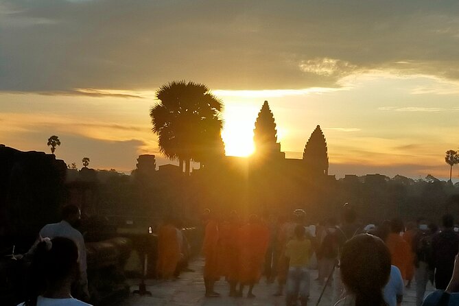 2-Day tour with sunrise - Day 1: from ticket buy-in to Angkor Wat’s scale
