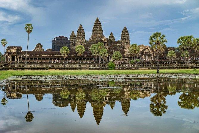 2 Days Discover Angkor Wat Complex and Cambodia's Villages Tours - Angkor Thom and Bayon: where the details change from wall to face