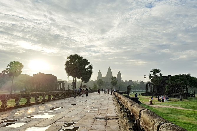 2-Days Private Tour in Angkor Sunrise, Banteay Srei and Beng Mealea Temple - From Angkor Wat to Bayon, then Ta Prohm’s famous roots