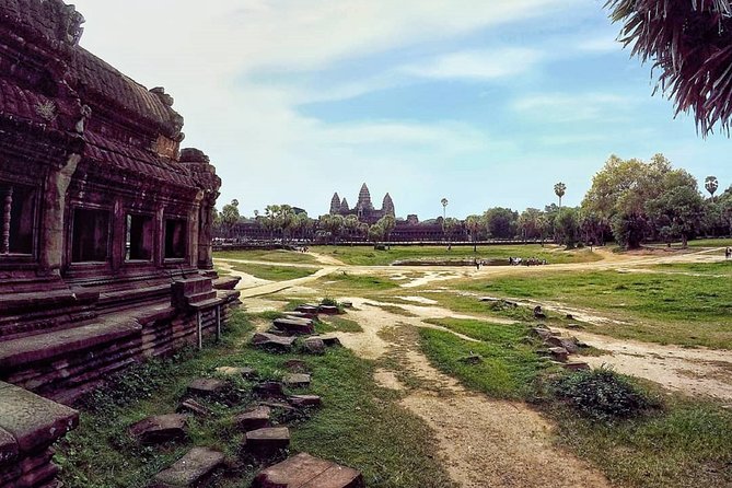 2-Days Tour (The Best Historical of Khmer Empire) - Day 1 in Angkor Thom: Bayon Faces, Terraces, and a Strong Afternoon Route