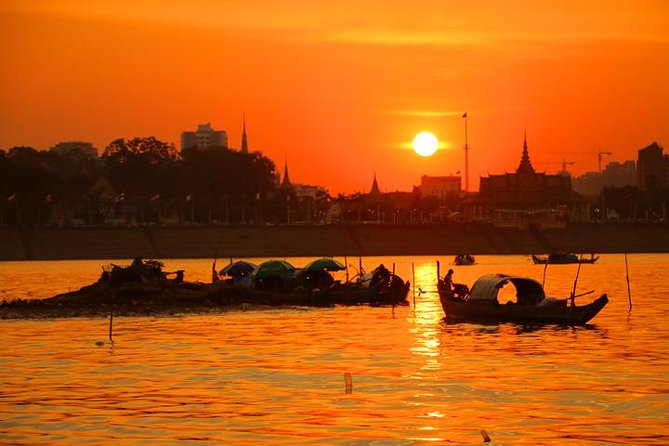2hours Private Sunset Cruise with unlimited beer, soft drinks and Tour guide - What you get on board: unlimited beer, wine, soft drinks, and fruit