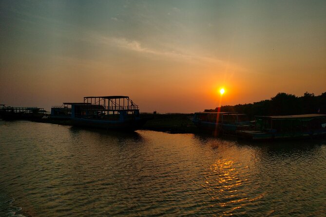3-Days Private Angkor Wat Sunrise/Sunset Tours & Floating Village - Phnom Bakheng Sunset: A Classic View With a Long Day Behind You