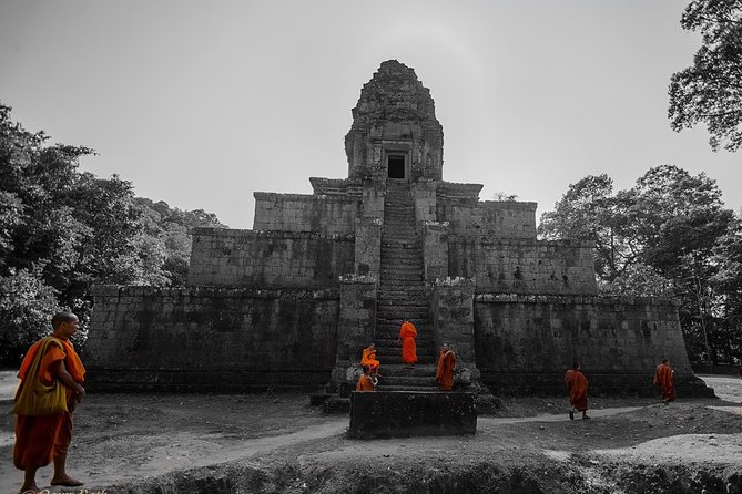 5-Day All Major Temples & Kulen Mount Waterfall & Koh Ker & Beng Mealea - Day 1: Angkor Thom South Gate to Angkor Wat, the Face-to-Face Day