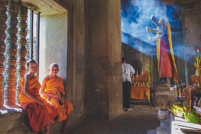 5 Must-See Temples With Private Guided Tour - Licensed English speaking guides who actually explain things