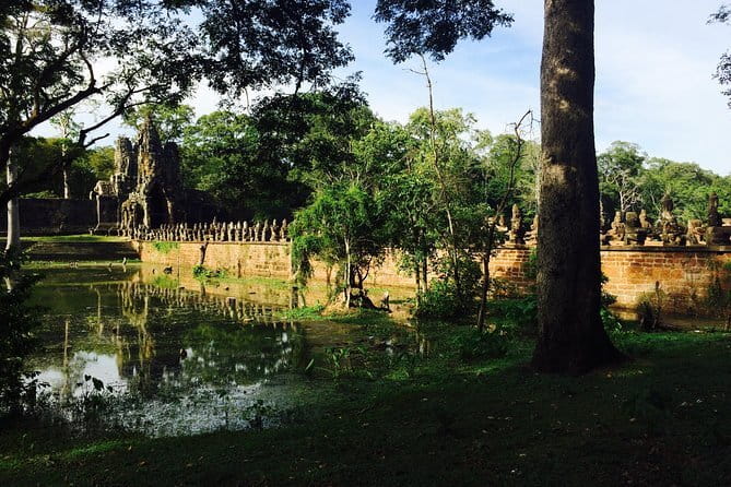 A Day Angkor Park Tours - Private English Speaking Tour Guide - How the private loop stays manageable in 6 to 8 hours