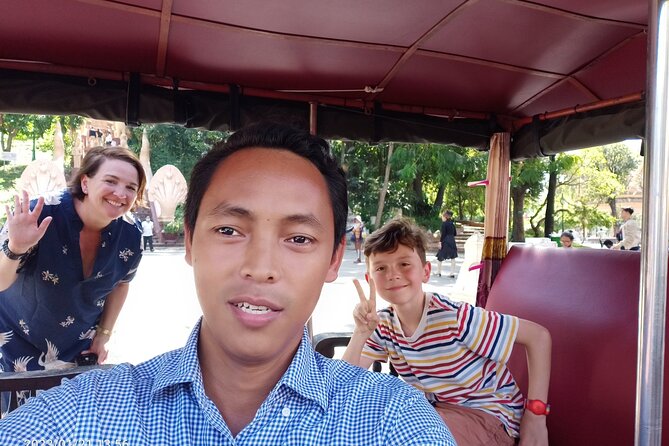 A Full Day Tour for Royal Palace, S21, Killing Fields & More - Wat Phnom: A Temple on the Hill That Sets the Tone