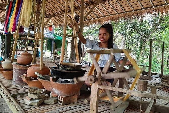 A Half Day Tour in Phnom Penh City - Private Tuk Tuk Style or Air-Conditioned Van, Depending on Your Group