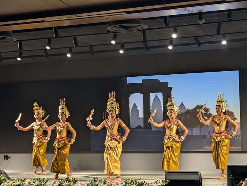 A Night To Remember: Apsara Dance Show with Buffet Dinner - The Buffet Setup: 60+ Dishes, Khmer Classics, Veg Options, Hot Food