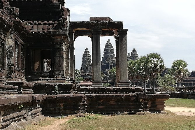 Afternoon Angkor Wat Private Tour with Sunset - Angkor Thom South Gate, Tonle Oum, and the Walled-City Layout