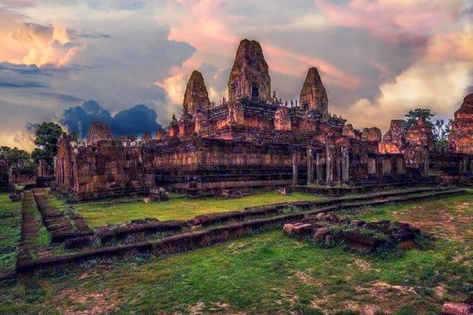 Amazing full day TUKTUK tour - Angkor Thom via South Gate: Bayon faces, Baphuon, and Phimeanakas