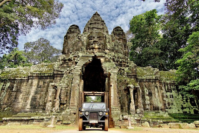 Angkor Explorer by Cambodiajeep - Stop 3: Bayon, Towers and Faces in a Tight 45 Minutes