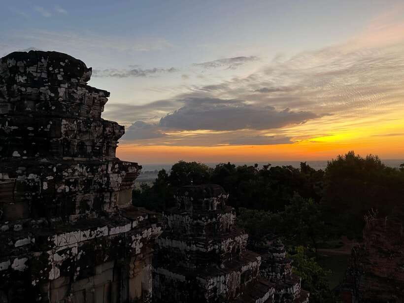 Angkor Highlights and Sunset Tour - Angkor Wat: Start at the Big One, With Explanations That Click