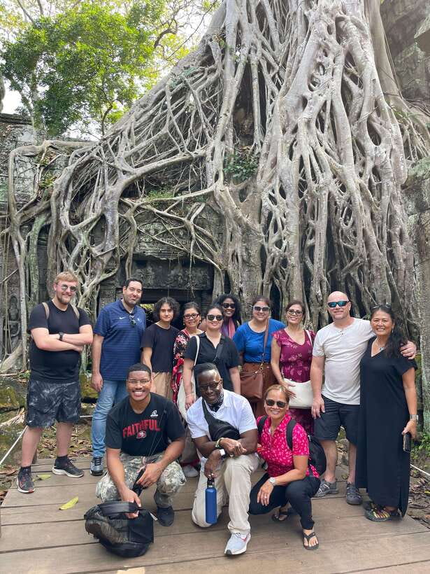 Angkor Highlights and Sunset Tour - Angkor Thom and Victory Gate: A Short Stop With Big Impact