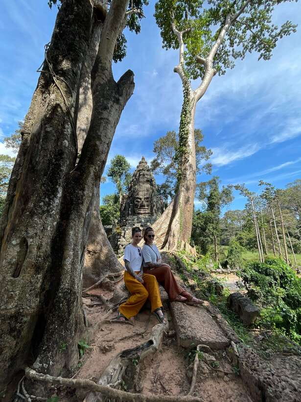 Angkor Highlights and Sunset Tour - Lunch at a Local Restaurant: One Hour to Refuel