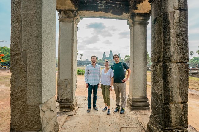 Angkor Jeep Tour Discovery - Inclusive Lunch - The guide and the small-group effect (why the photos look better)