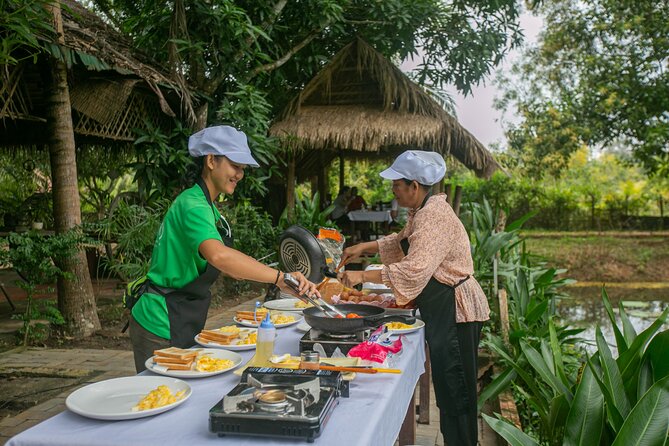 Angkor Sunrise Bike Tour / E-Bike or Tuk Tuk - Bayon and the trails behind Angkor Wat