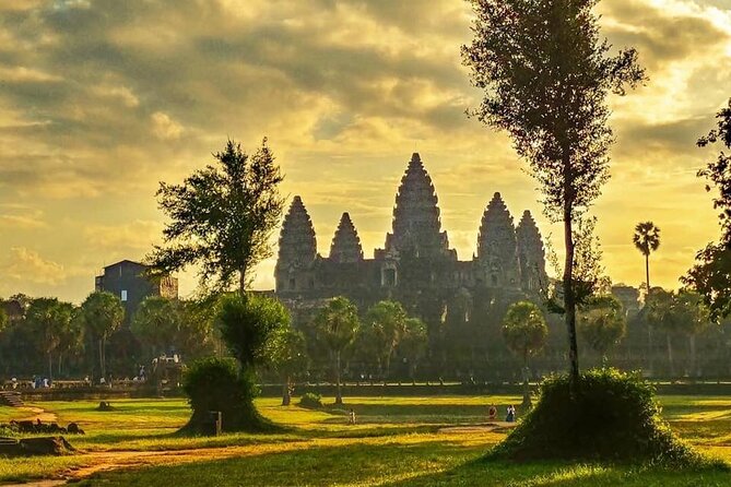 Angkor Sunrise Expedition Cycling Through Serene Backroads - Cycling distance and comfort: easy pace, mountain bikes, and support vehicles
