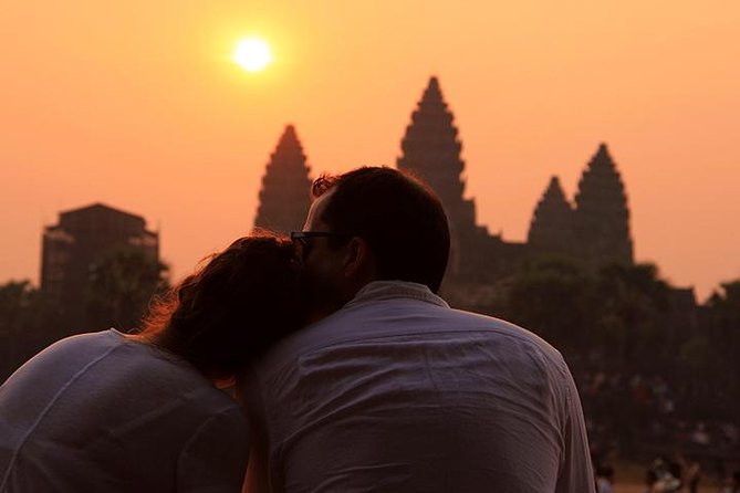 Angkor Sunrise Jeep Tour - Inclusive Breakfast & Lunch - Angkor Wat at sunrise, plus the guide’s photo job
