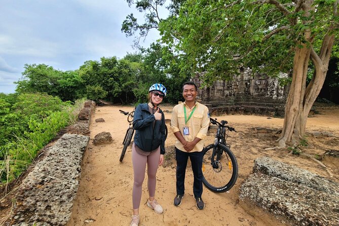 Angkor Wat Bike Tour with Lunch Included - Stop 2: Bayon Temple and the south gate feel of Angkor Thom