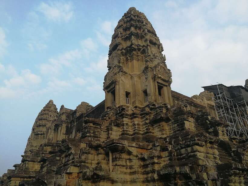 Angkor Wat Full-Day Private Tour with Sunrise - The Morning Flow: Pickup, Temple Pass, and First Steps