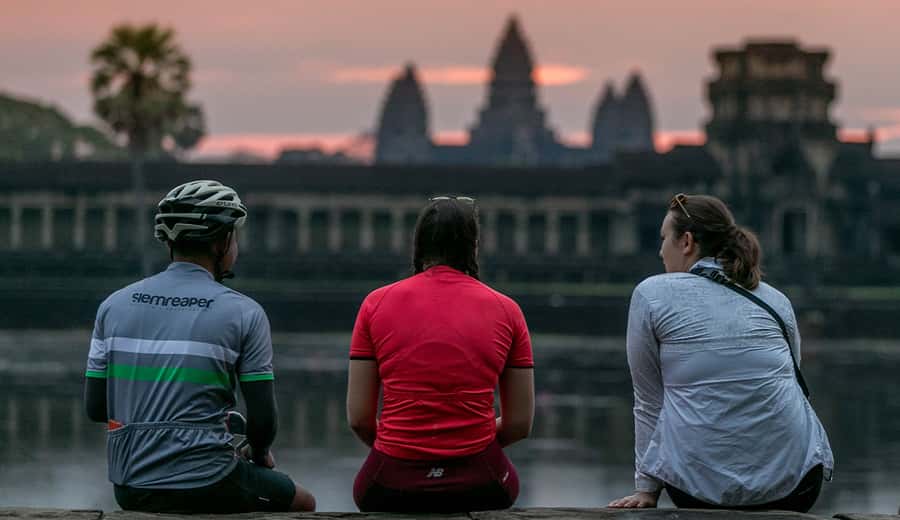 Angkor Wat: Guided Sunrise Bike Tour w/ Breakfast and Lunch - Srah Srang breakfast: fuel, shade, and a calm start
