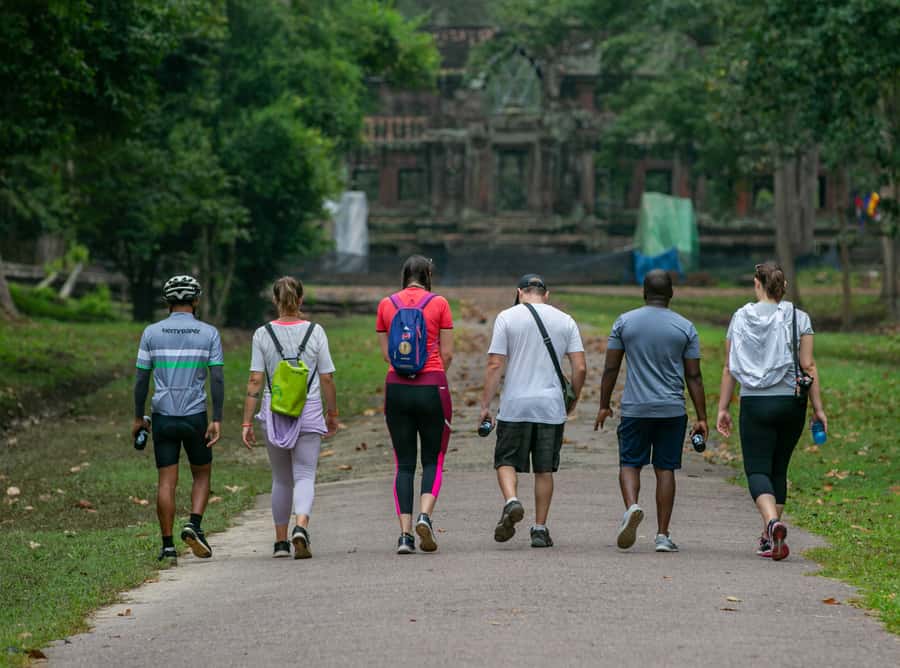 Angkor Wat: Guided Sunrise Bike Tour w/ Breakfast and Lunch - Lunch at a local restaurant and the quick siesta rhythm