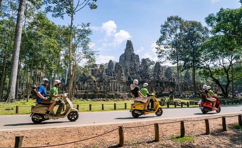 Angkor Wat: Guided Vespa Tour / Tuk Tuk or Car - Morning at Bayon, where the faces do the talking