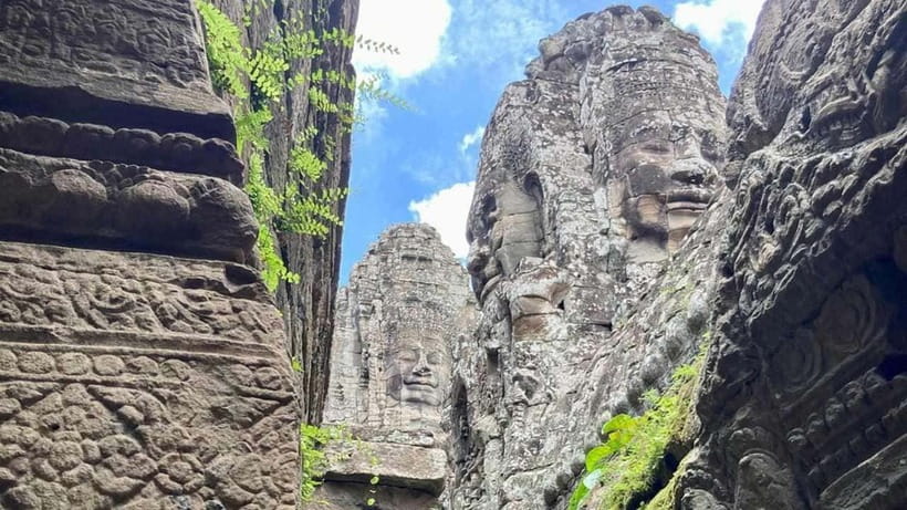 Angkor Wat: Highlights and Sunrise Guided Tour - Watching the sunrise, then catching the light at Angkor Wat