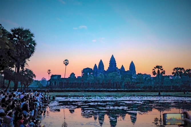 Angkor Wat Highlights and Sunrise Guided Tour from Siem Reap - Why Angkor Wat sunrise feels different from a normal temple visit