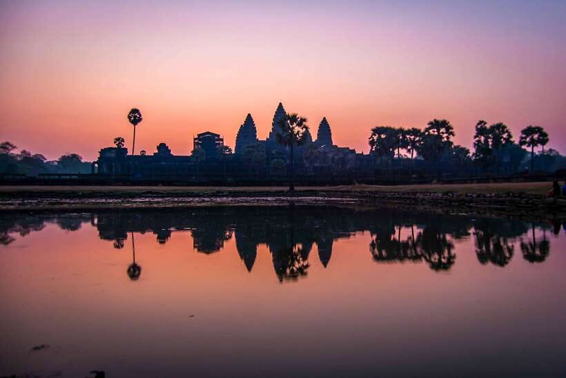 Angkor Wat: Highlights and Sunrise Guided Tour - Getting into Angkor Wat before the crowds wake up
