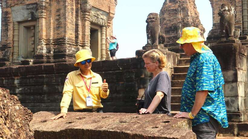 Angkor Wat: Highlights and Sunrise with Spanish Guide - Spanish Narration That Makes the Reliefs Click