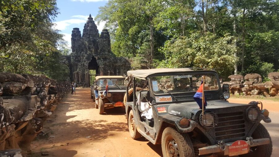 Angkor Wat in a vintage Jeep with driver - jeep rental - How your day runs: 8:00AM pickup, private group pace, and small-circuit planning