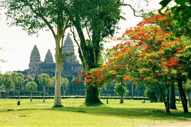 Angkor Wat one Day Private Tour for All Highlight Angkor Temples - The Angkor Thom walk: Buddhist cosmology at scale