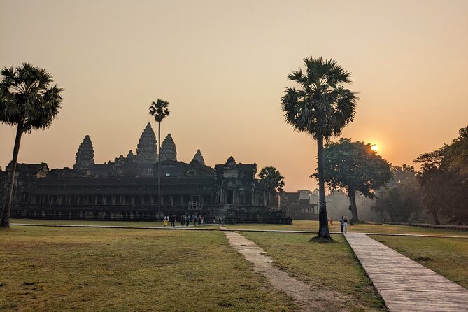 Angkor Wat Private Tuk-Tuk Tour (sunrise Option) & more - Banteay Kdei: pinkish stone carving and a quick hour