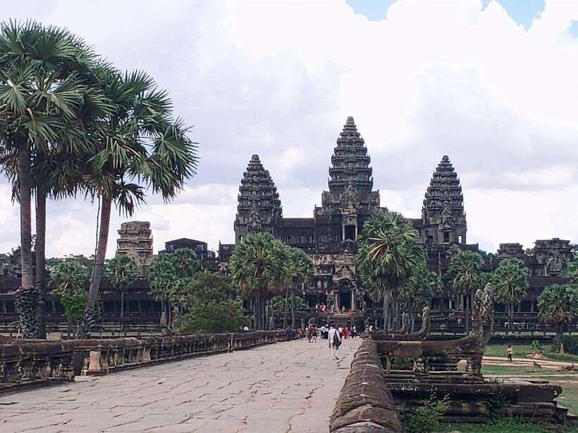 Angkor Wat, Small Circuit Private Tour with Banteay Srei - Bayon Temple: Those Giant Buddha Faces Up Close