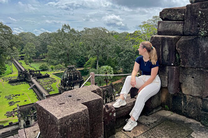 Angkor Wat Small Group Tour and Sunset with Lunch Included - Phnom Bakheng sunset climb: the real payoff and the weather caveat