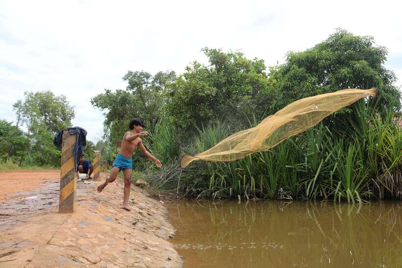 Angkor Wat: Sunrise 2.5 Days with Tonle Sap Lake Tour - Angkor Thom and Bayon: Getting the Bigger Picture