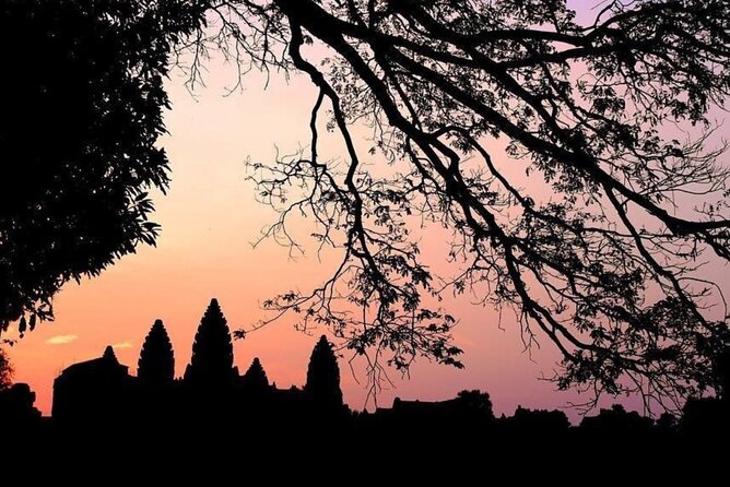 Angkor Wat Sunrise & 3 Main Temples with Breakfast – Small Group - Srah Srang breakfast stop: fueling up the right way