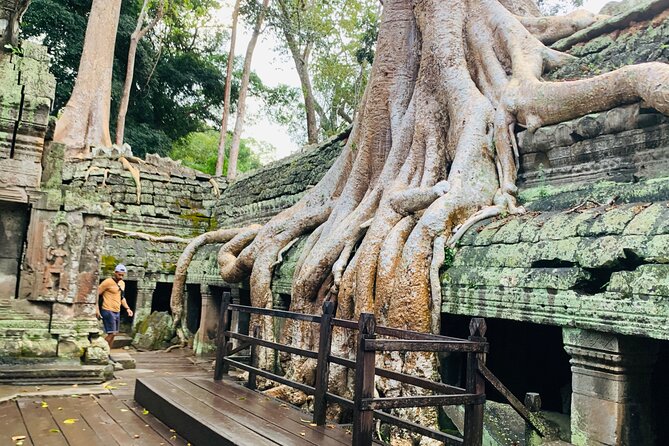 Angkor Wat Sunrise and Angkor Thom Sunset Tour - Banteay Kdei: a shorter stop with strong payoff