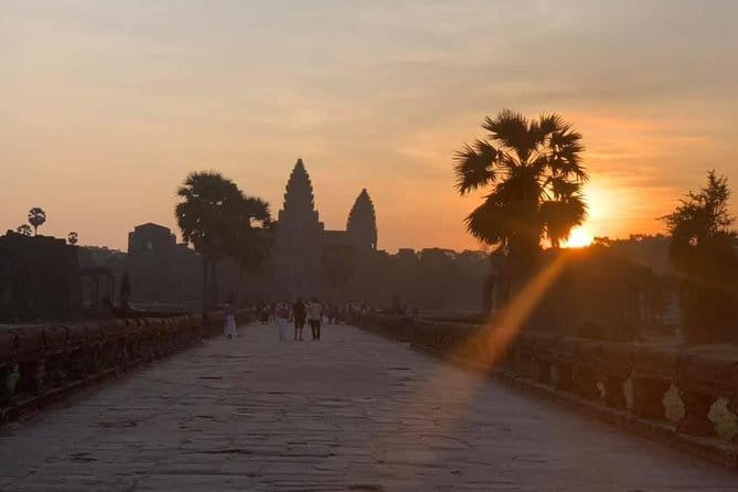 Angkor Wat Sunrise by Tuk Tuk – Personalized Private Tour - Bayon Temple in the heart of the old Khmer capital