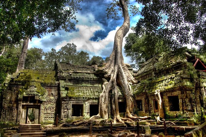 Angkor Wat: Sunrise or Sunset Tours with Tuk Tuk - Bayon Temple: bas-reliefs that cover battles and everyday life