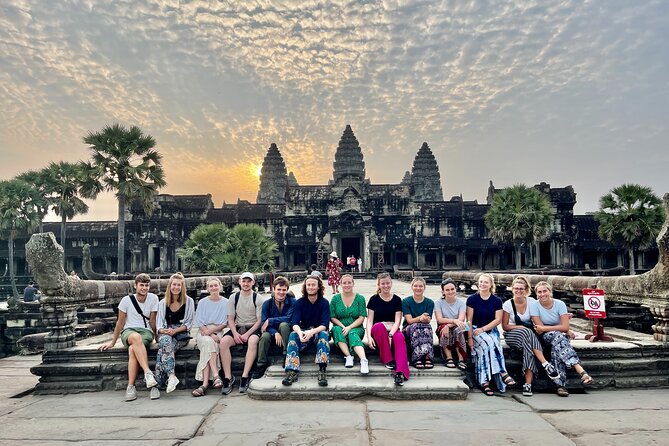 Angkor Wat Sunrise Small Group Tour With Breakfast - From Angkor Wat to Srah Srang: breakfast with a local flavor break